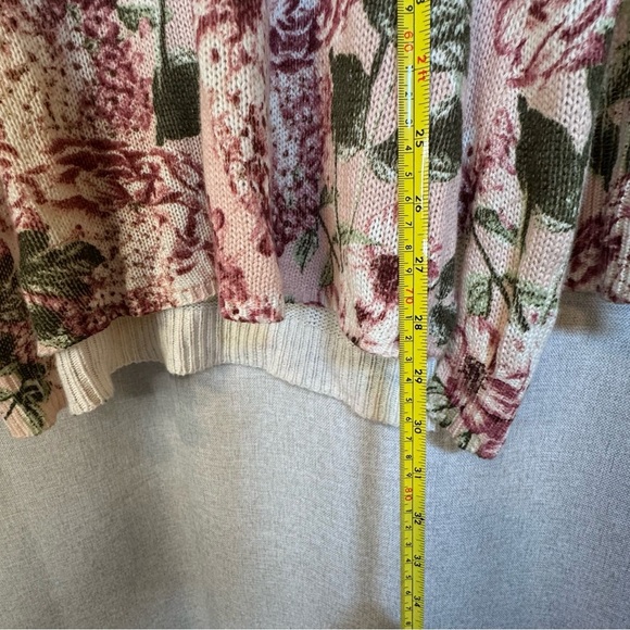 Show Me Your MuMu Bonfire Sweater
Hydrangea Blooms Floral
Knit Size Small - Picture 7 of 16